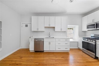 Building Photo - 462 Thames St