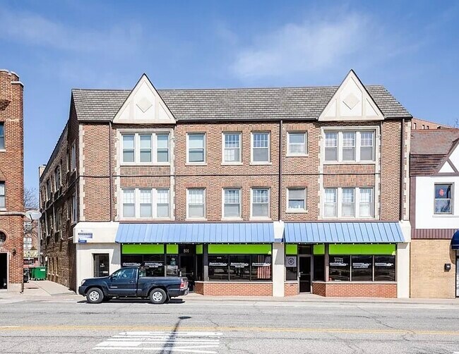 Primary Photo - 18 E Northwest Hwy