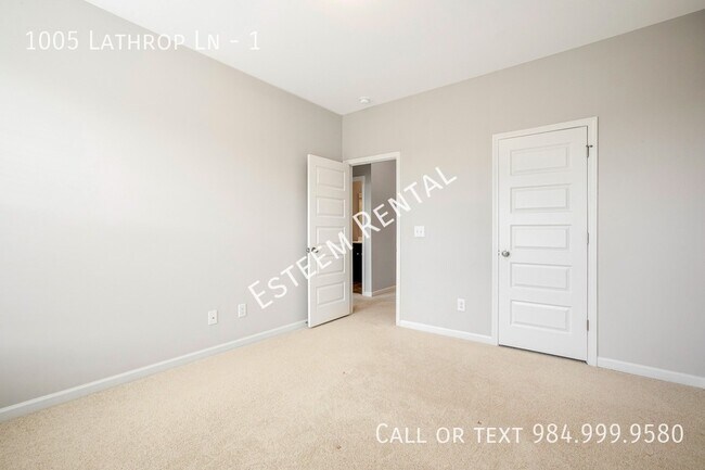 Building Photo - 1005 Lathrop Ln