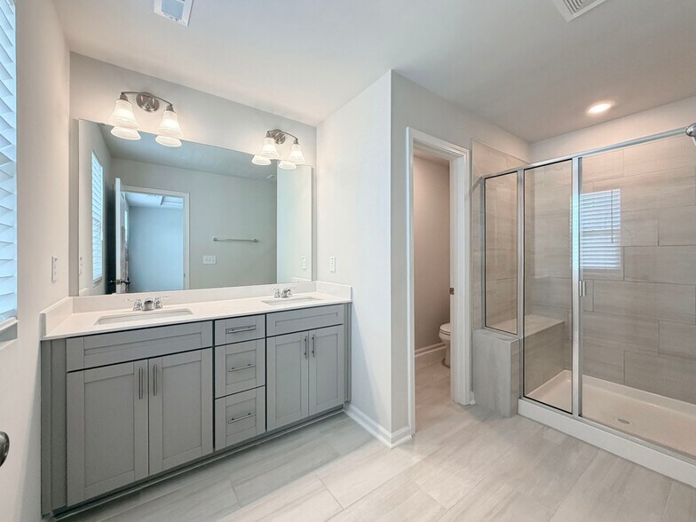 Building Photo - 3018 Brellon Ln