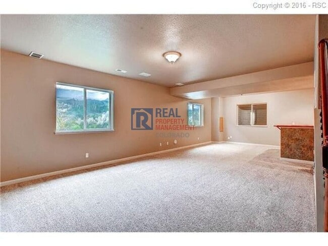 Building Photo - 8044 Lodi Ln