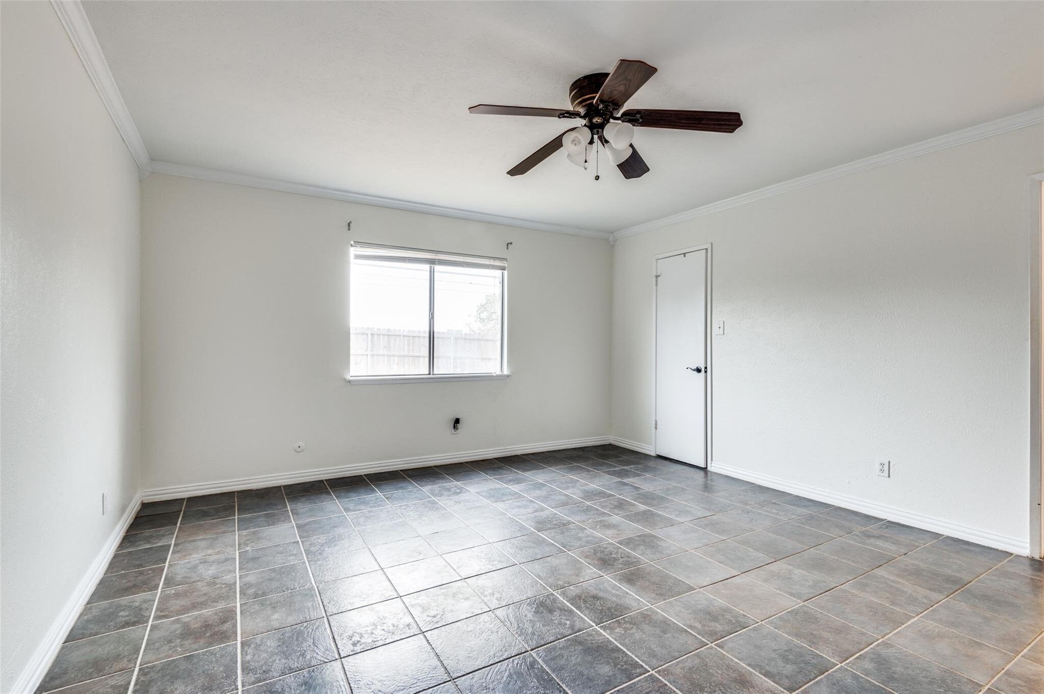 Building Photo - 2201 Cottonwood Ln