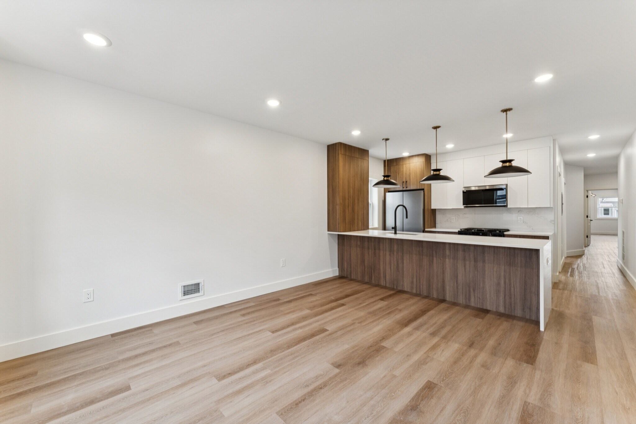 Building Photo - 84 Hollywood Ave