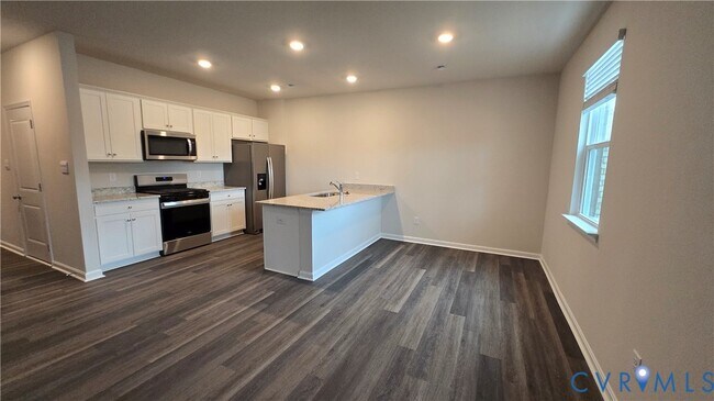 Building Photo - 6013 Banyan Ln