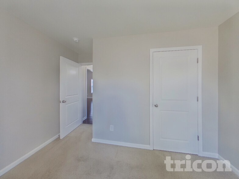 Building Photo - 474 Finch Ln