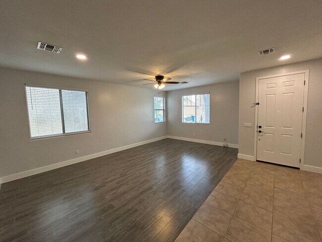 Building Photo - 15439 W Poinsettia Dr