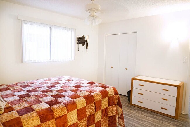 Building Photo - ASU Proximity Meets Comfort in This 4-Bedroom Tempe Home