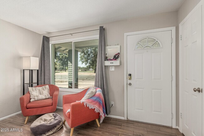 Building Photo - 3741 W Poinsettia Dr