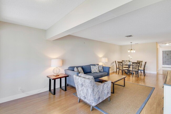 Building Photo - 2730 SW 13th St