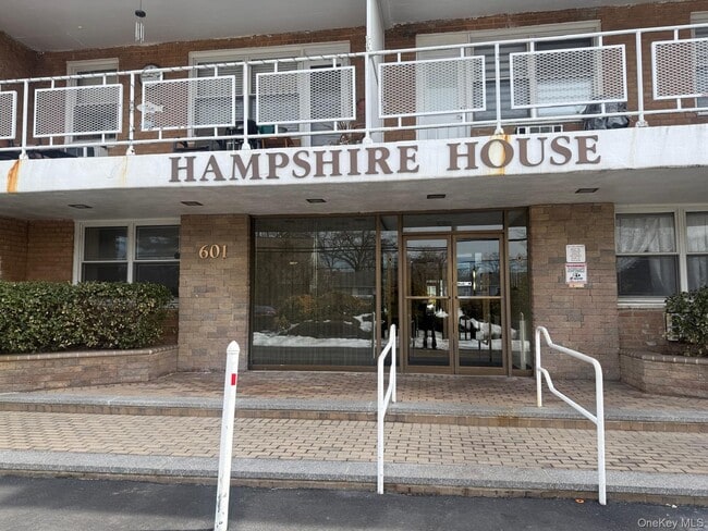 Building Photo - 601 Chestnut St