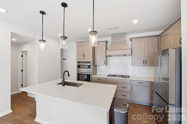 Building Photo - 423 Vinroot Aly