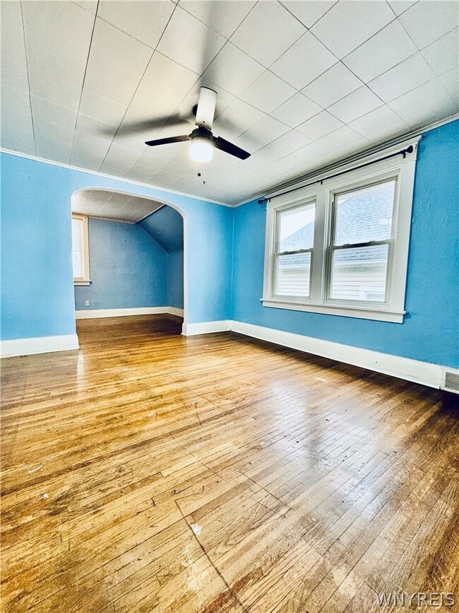 Building Photo - 354 Shepard Ave