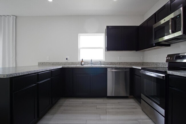 Building Photo - 137 Piave St