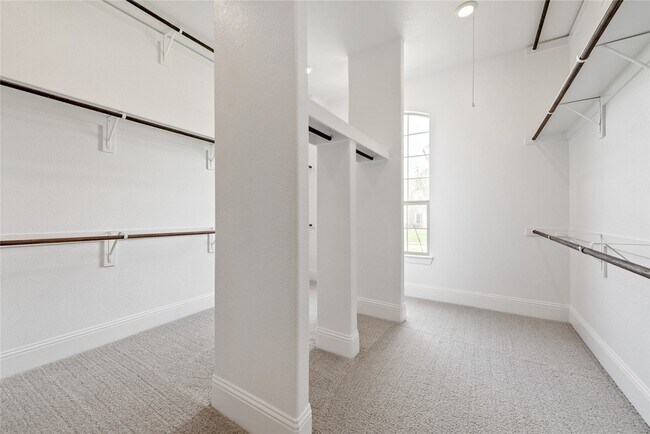 Building Photo - 813 Gallant Fox Trail