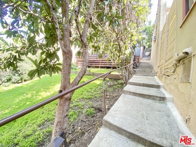 Building Photo - 834 Laguna Ave