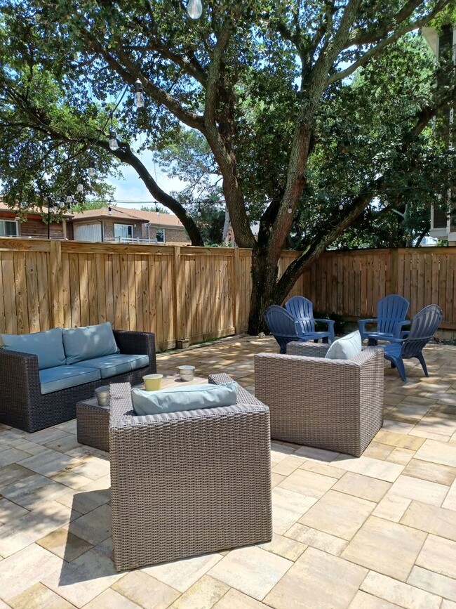 Building Photo - Lynnhaven Shores