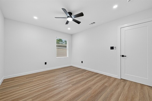 Building Photo - 7131 Mobud Dr