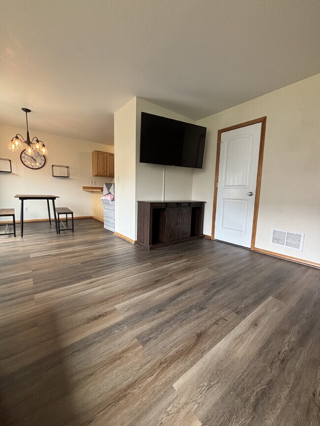 Building Photo - Charming 3-Bedroom  2.5 Bath retreat in Be...