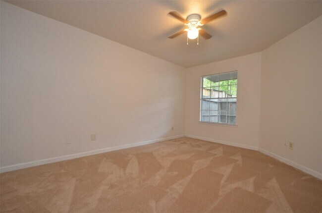 Building Photo - 9700 Leawood Blvd