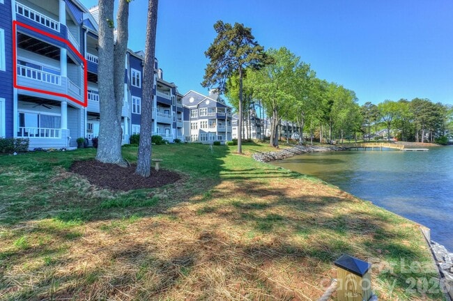 Building Photo - 368 Northwest Dr