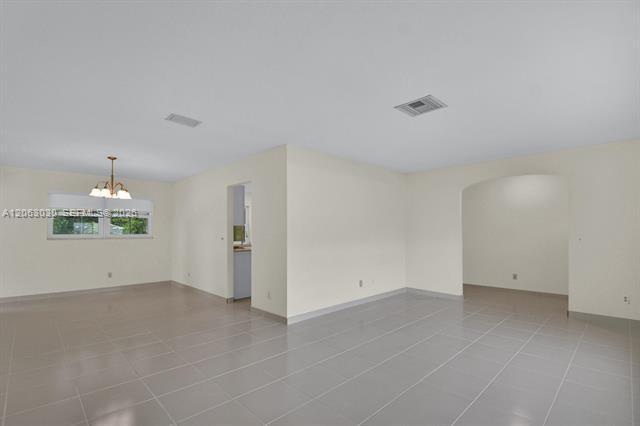 Building Photo - 2480 Windsor Rd