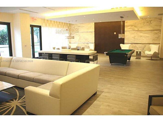 Building Photo - 999 SW 1st Ave