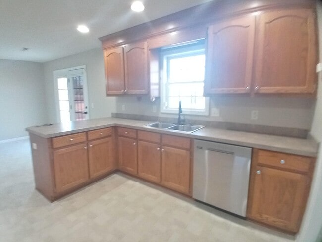 Building Photo - 3525 Drayton Dr