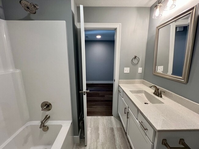 Building Photo - Modern 3 Bedroom Duplex in Irvine Acres!