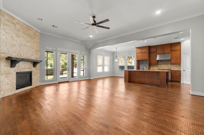 Building Photo - 161 Riverbend Way