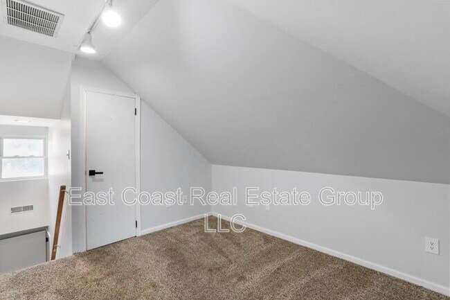 Building Photo - 131 Fairground Ave