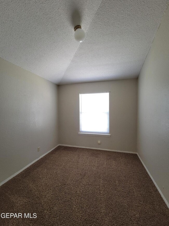 Building Photo - 3200 Mountain Ridge Dr