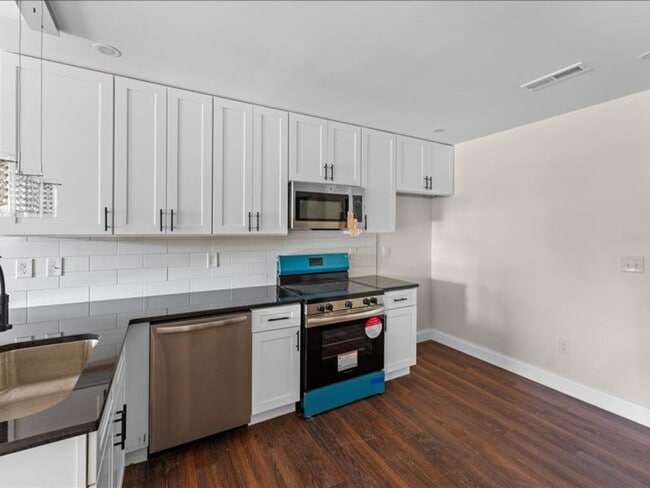 Building Photo - 870 Arlington Ave