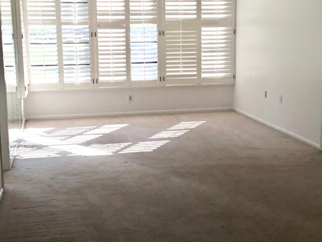 Building Photo - 3636 Whitehall Dr