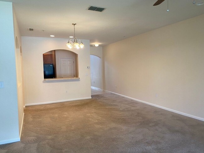 Building Photo - BEAUTIFUL 3 BEDFROOM, ,2.5 BATHROOMS TOWNH...