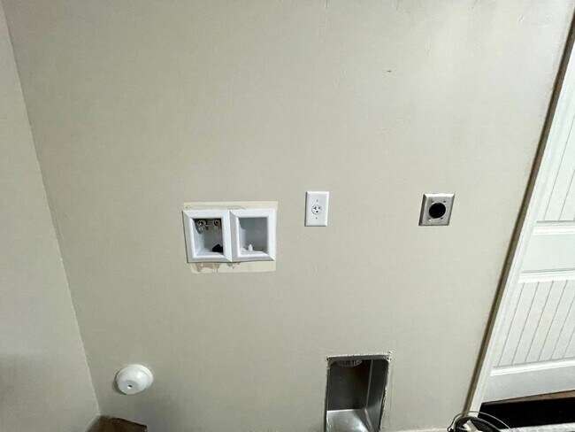 Building Photo - Beautiful 3 Bedroom, 2 bathroom Home!