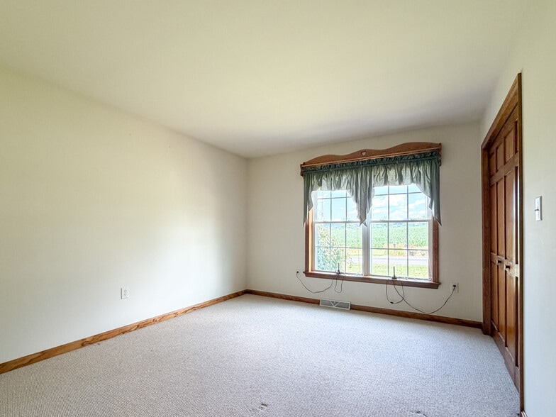 Building Photo - 1387 Sheep Hill Rd