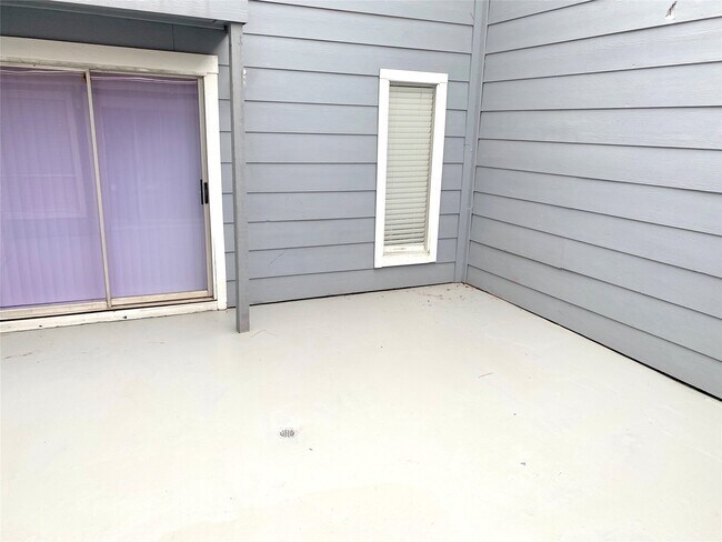 Building Photo - 14934 Elmont Dr