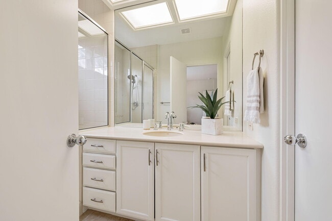 Building Photo - 133 Rainbird Cir