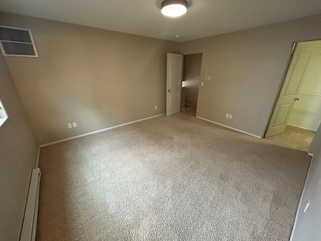 Building Photo - Unique 36th Ave Duplex - 2 Bed, 2 Bath on South Hill!