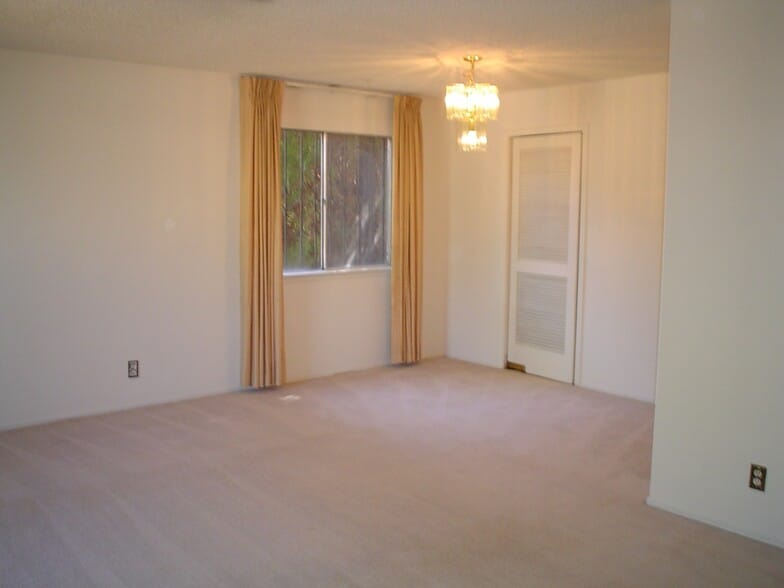 Living room - 7204 Avenida La Costa NE
