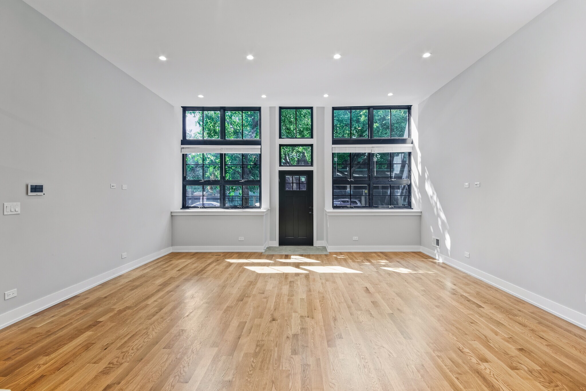 Building Photo - 1349 N Noble St