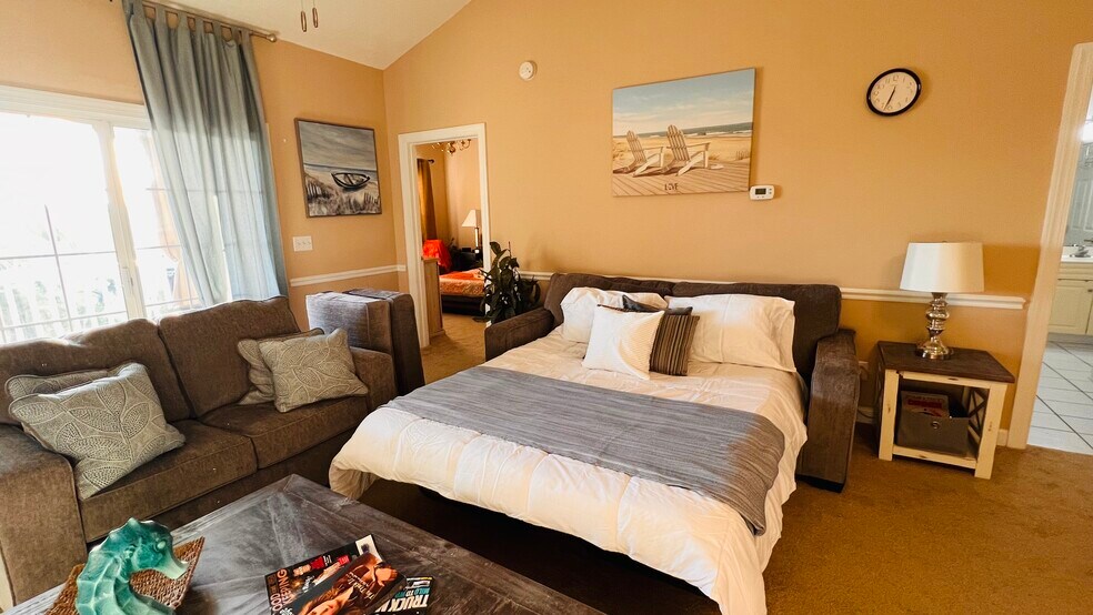 Queen sleeper sofa - 3973 Forsythia Ct