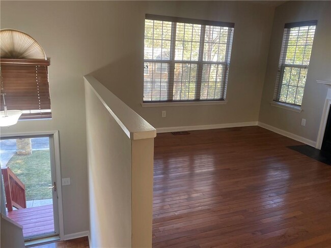 Building Photo - 3015 Cascade Manor Dr
