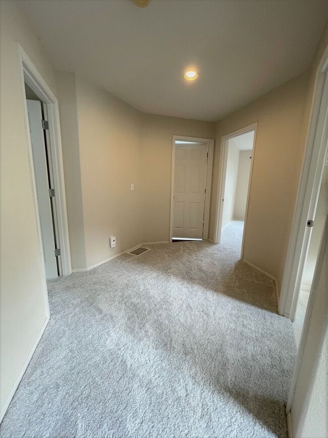 Building Photo - 16873 NW Oak Creek Dr