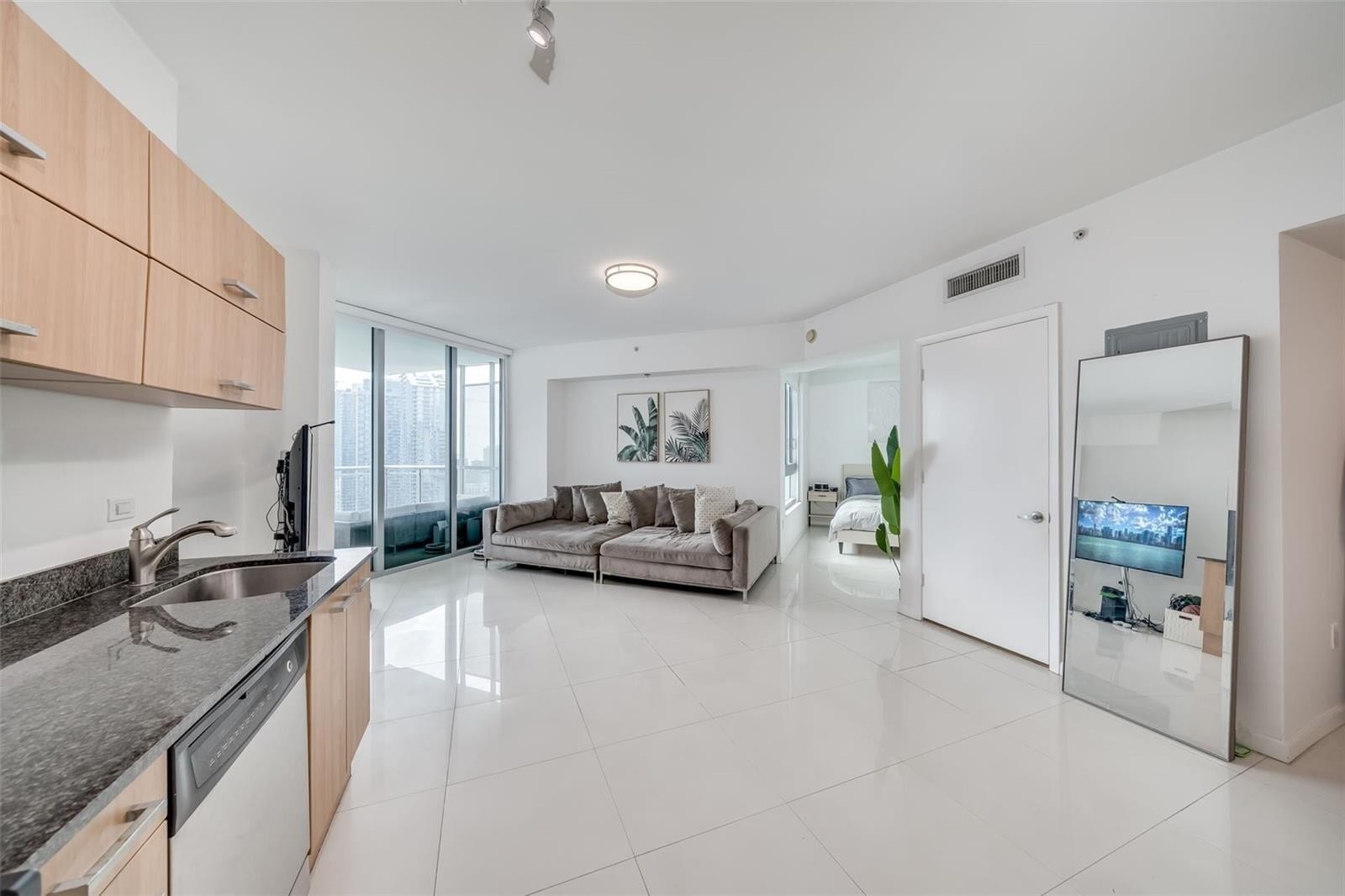 Building Photo - 350 S Miami Ave