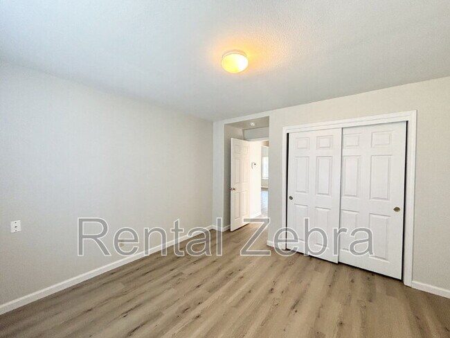 Building Photo - 746 Wren Ct