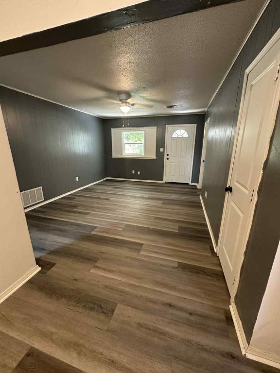 Building Photo - 1710 Parklane Dr