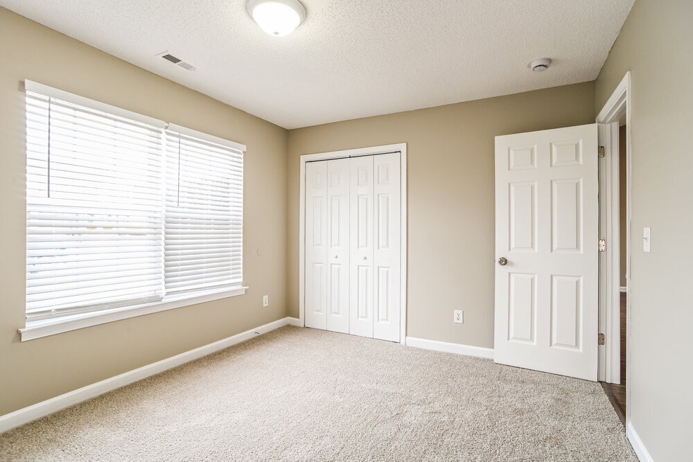 Building Photo - 300 Glencroft Dr