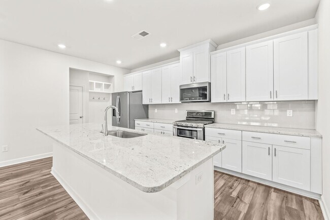 Building Photo - Beautiful 4 bedroom home in Belmont!