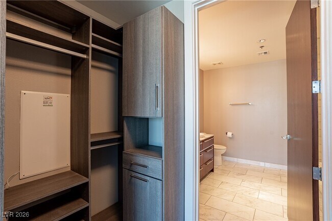 Building Photo - 4471 Dean Martin Dr